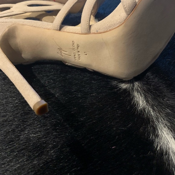 Giuseppe Zanotti nude suede sandals - Picture 4 of 8